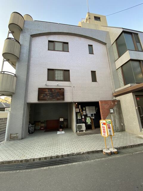 ⾼槻駅 徒歩4分！駅近で視認性良好◎お洒落な内装カウンター付き居抜き物件